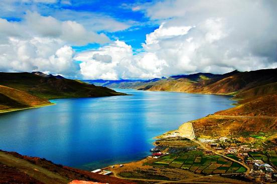 Озеро Янчжоюнцо в Тибете