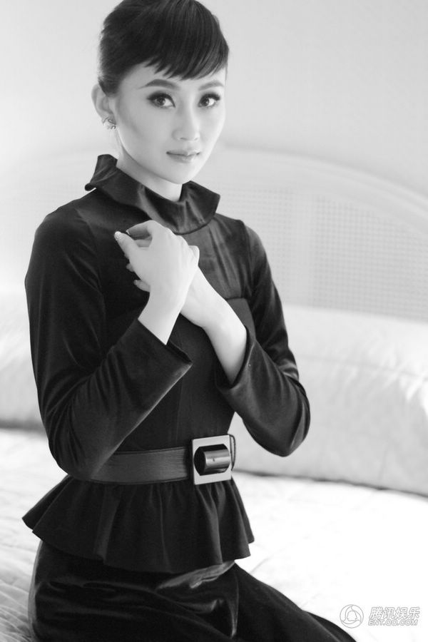 Линь Пэн в черно-белых снимках