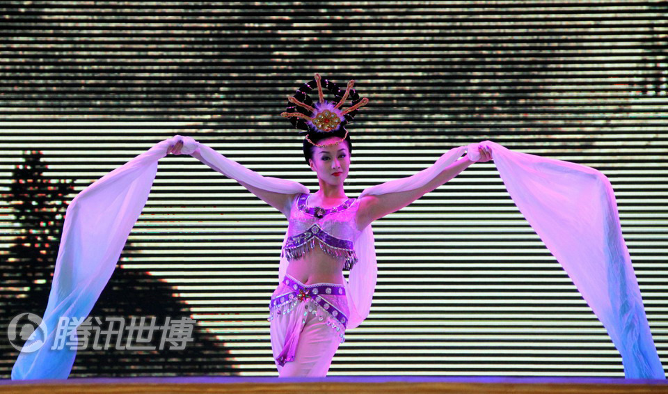 Захватывающие танцы в стиле времен династии Тан в рамках «Недели провинции Шэньси» на ЭКСПО-2010 в Шанхае