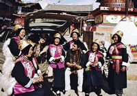 Звезды-супруги Лу И и Бао Лэй в поездке по Тибету