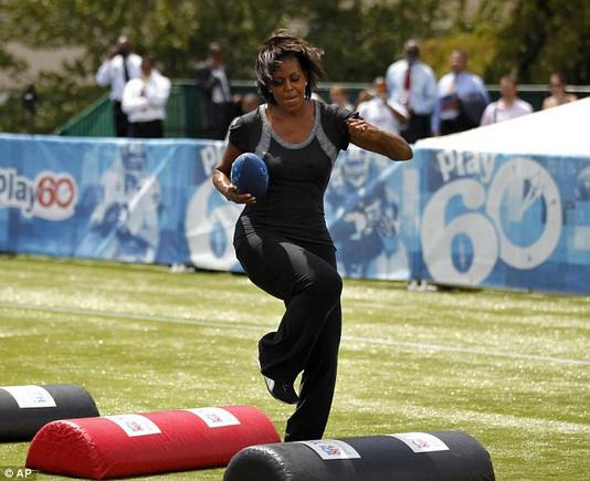 Первая леди США Мишель Обама играла в регби со школьниками
