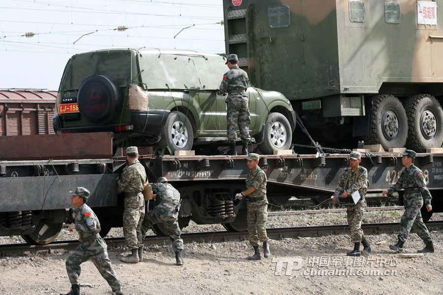 В место проведения военных учений «Мирная миссия-2010» доставлено тяжеловесное оборудование НОАК