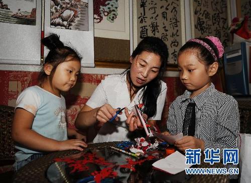 Фото-история: Любовь одной китайской семьи к бумажным изделиям «Цзяньчжи»