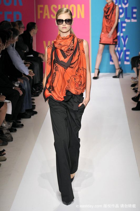 Неделя моды в Нью-Йорке сезона «Весна-лето 2011»: коллекция «DKNY»