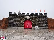 Строительство западного форта в Инкоу началось в 1882 году и завершилось в 1888 году. Он был важной крепостью морской обороны на северо-востоке Китая во времена правления династии Цин, а также одним из самых ранних военно-морских объектов. 