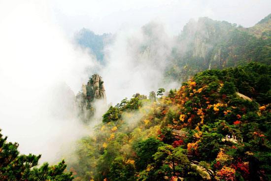 Очаровательные осенние пейзажи гор Хуаншань