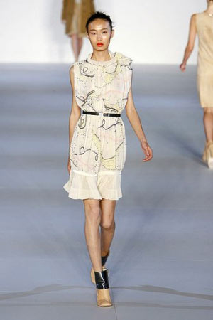 «Китайские лица» на Неделе моды весенне-летнего сезона-2010 в Нью-Йорке6
