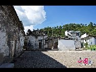 Деревня Юйюань является таинственным поселком, расположена в уезде Уи провинции Чжэцзян. По дизайну мудреца из динистии Мин Лю Бовэня, вся деревня была основана согласно Зодиаку.