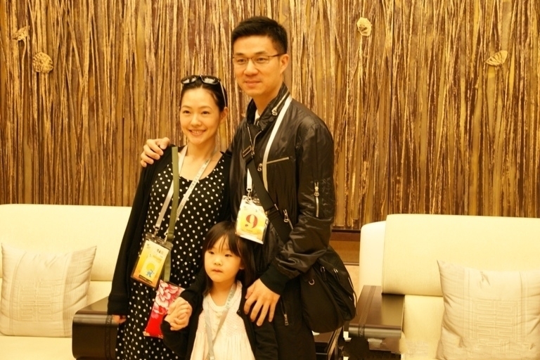 Семья популярной телеведущей Сюй Сиди посетила Парк павильонов ЭКСПО-2010 в Шанхае