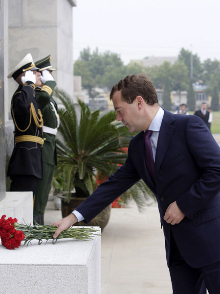 Д. Медведев посетил китайский город Далянь