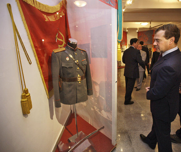 Д. Медведев посетил китайский город Далянь
