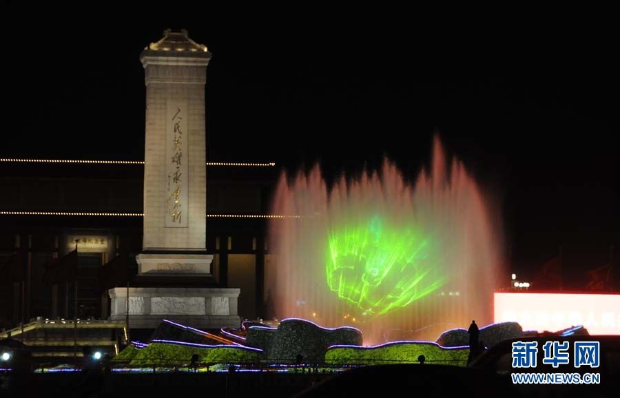 На площади Тяньаньмэнь появились лазерно-водные ночные пейзажи 3