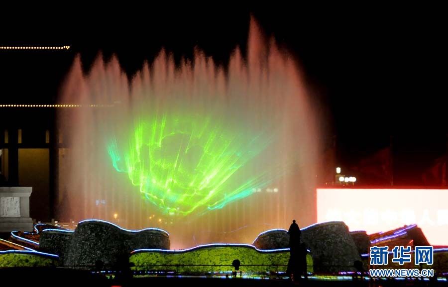 На площади Тяньаньмэнь появились лазерно-водные ночные пейзажи 4