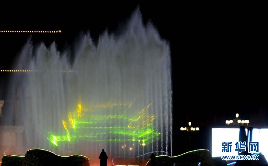 На площади Тяньаньмэнь появились лазерно-водные ночные пейзажи 6