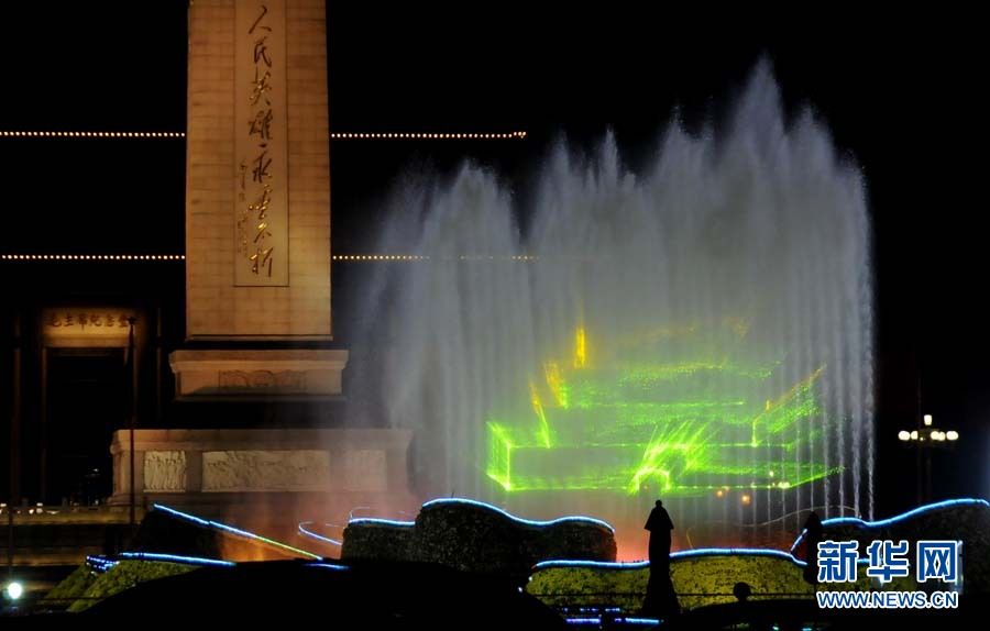 На площади Тяньаньмэнь появились лазерно-водные ночные пейзажи 7