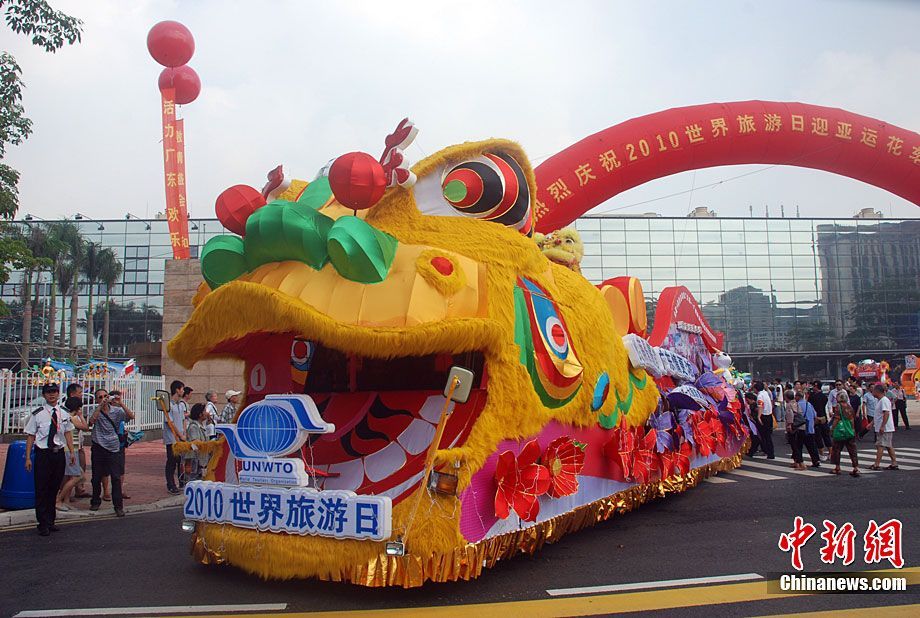 В Гуанчжоу прошел парад цветных машин в честь Азиатской спартакиады 6