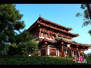 Здания сочетаются с природными достопримечательностями и культурой расцветающей эпохи династии Тан и отражают роскошь династии Тан.