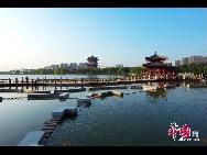 Здания сочетаются с природными достопримечательностями и культурой расцветающей эпохи династии Тан и отражают роскошь династии Тан.