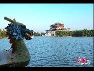Этот первый в Китае крупный тематический императорский парк всесторонне демонстрирует облик расцветающей эпохи династии Тан. 