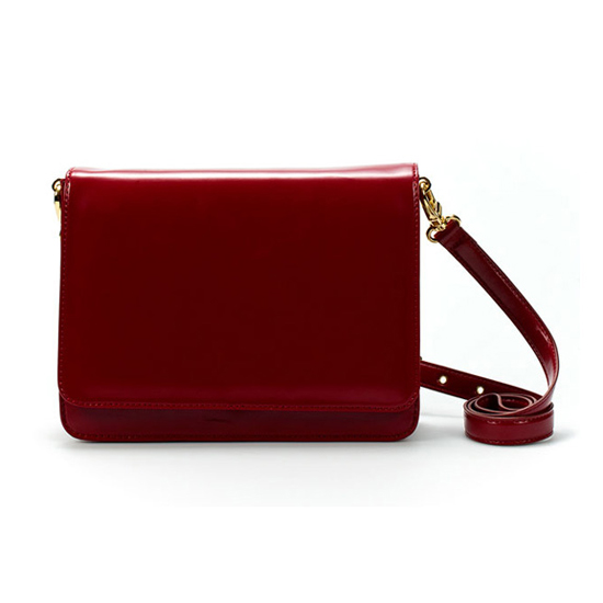 Красные сумки классического стиля – прекрасные украшения для модниц 8