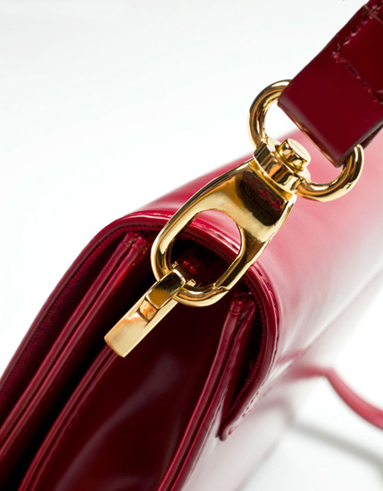 Красные сумки классического стиля – прекрасные украшения для модниц 9