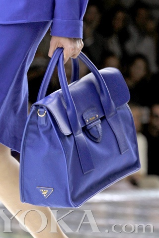 Последняя коллекция женских сумок от «Prada» весенне-летнего сезона 2011 г. 1