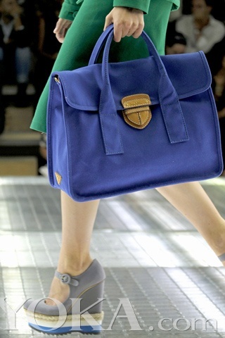 Последняя коллекция женских сумок от «Prada» весенне-летнего сезона 2011 г. 4