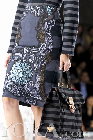 Последняя коллекция женских сумок от «Prada» весенне-летнего сезона 2011 г. 7