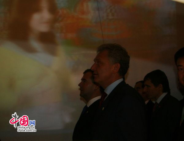 Президент РФ Д. Медведев посетил российский павильон на ЭКСПО в День России 