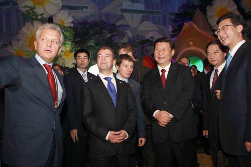 Си Цзиньпин и Д. Медведев совместно присутствовали на мероприятиях в честь Дня национального павильона России на ЭКСПО-2010