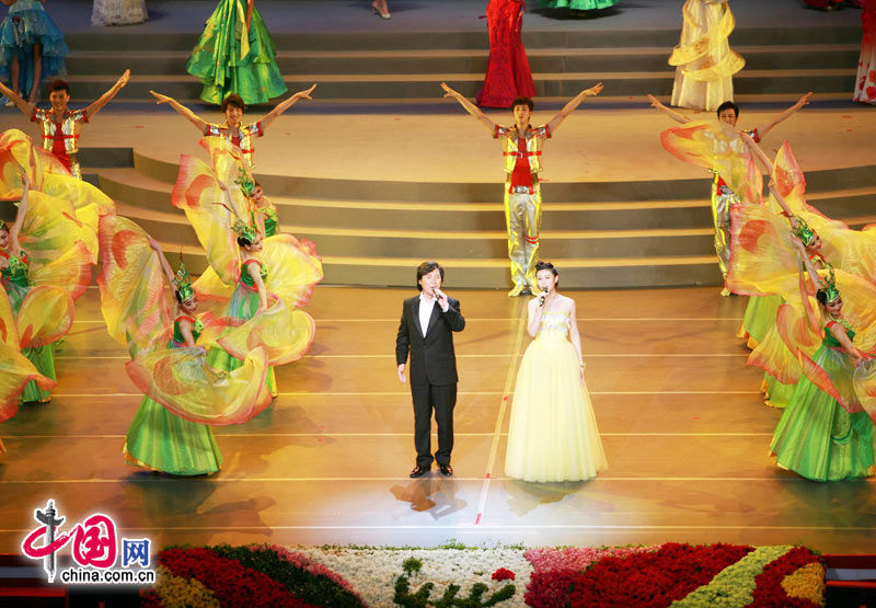 Танцевальный номер «Прекрасный город» на торжественном вечере, посвященном Дню Китая на ЭКСПО