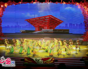 Танцевальный номер «Прекрасный город» на торжественном вечере, посвященном Дню Китая на ЭКСПО