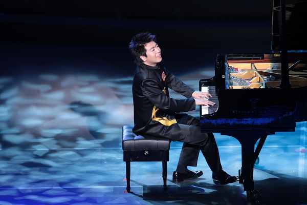 Китайский пианист Лан Лан играет на вечере в честь Дня Китая
