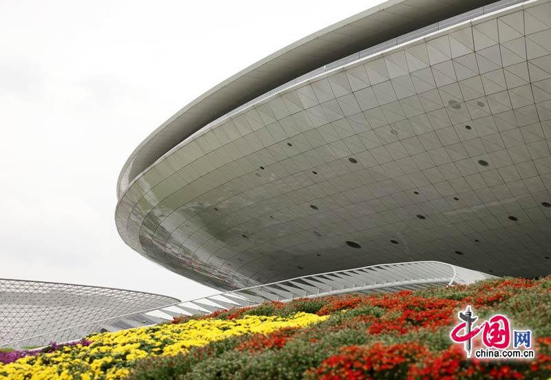 Парк ЭКСПО в Шанхае торжественно встречает праздник Дня образования КНР и День Китайского национального павильона