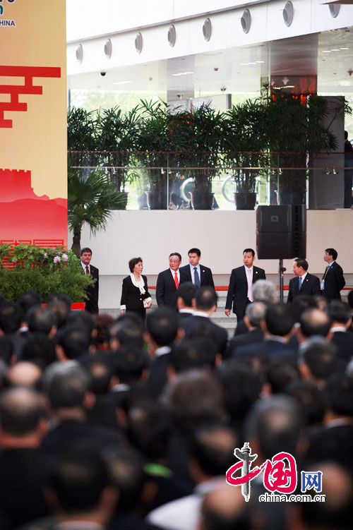 У Банго выступал с речью на официальной церемонии в павильоне Китая