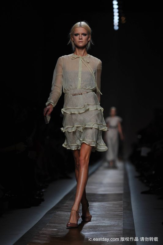 Неделя моды в Париже сезона «Весна-лето-2011»: коллекция «Valentino» 