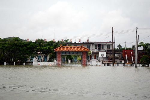 Г. Ваньнин провинции Хайнань оказался в эпицентре водной стихии