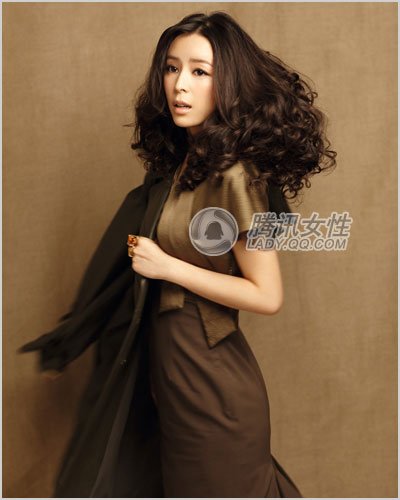Модные прически длинноволосой красавицы Чжан Цзинчу3