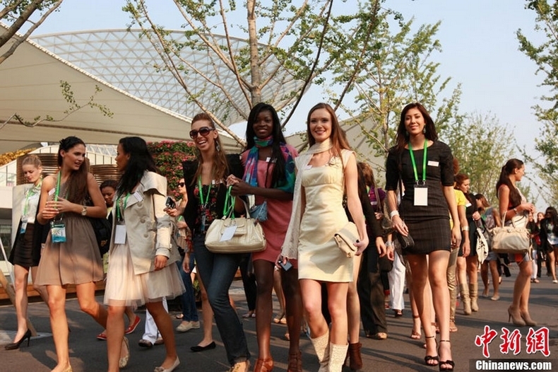 Представители «Мисс Вселенная» посетили Парк павильонов ЭКСПО-2010 