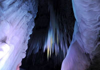 Удивительная ледяная пещера