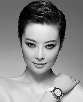 Черно-белые фотографии очаровательной китайской актрисы Юань Ли