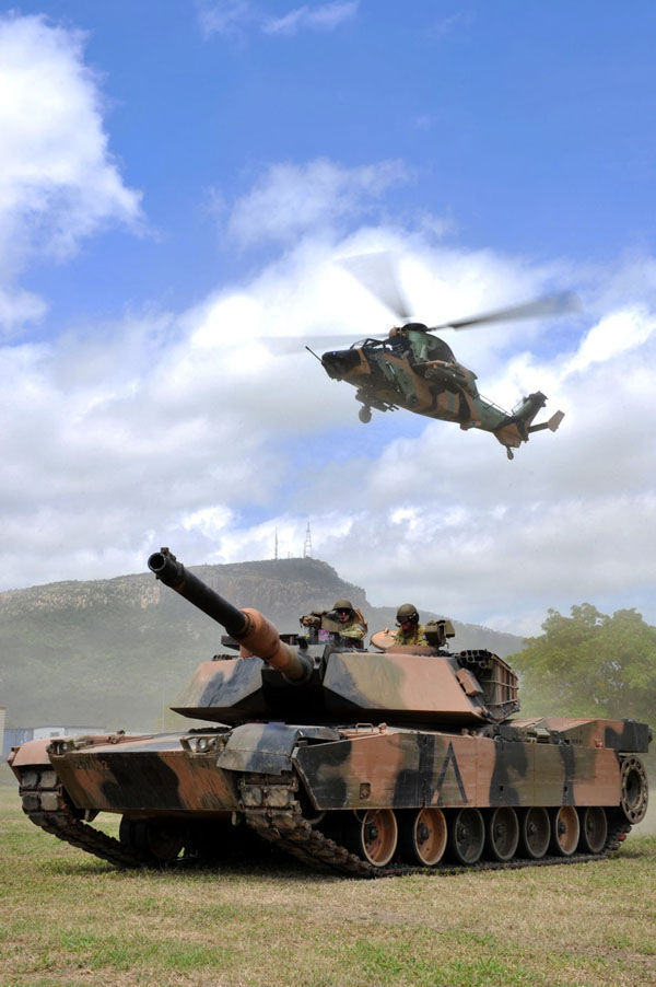 Вертолеты и танки по последней технике сухопутных сил Австралии