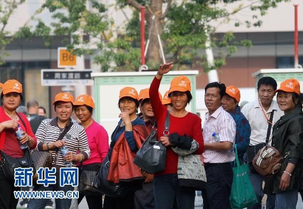 Дневная посещаемость ЭКСПО-2010 в Шанхае превысила 1 млн человек 1