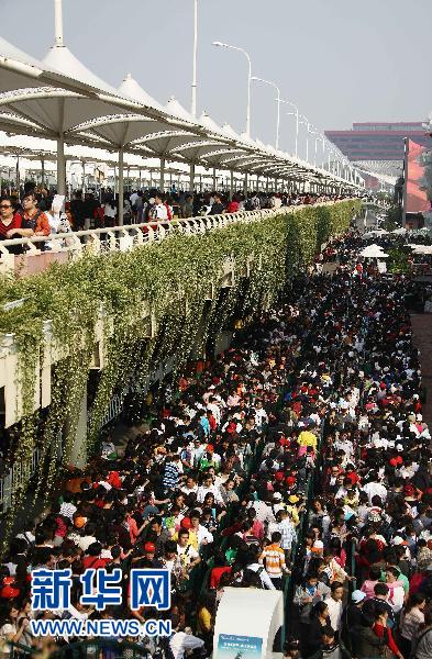 Дневная посещаемость ЭКСПО-2010 в Шанхае превысила 1 млн человек 2