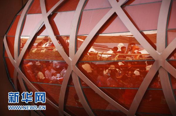 Дневная посещаемость ЭКСПО-2010 в Шанхае превысила 1 млн человек 4