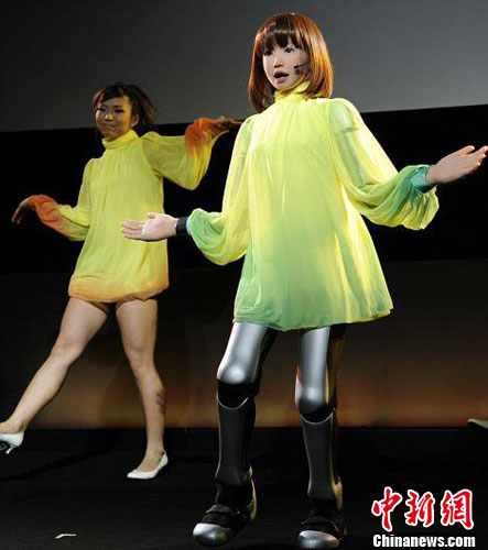 Японские красавицы-роботы, которые умеют петь и танцевать 