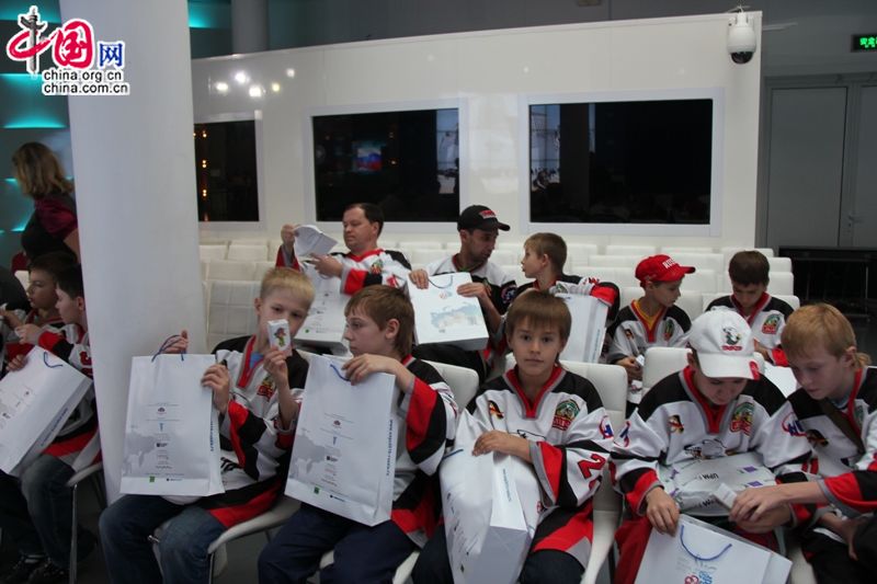 Российский павильон принял победителей международных игр по хоккею в Шанхае – челябинскую команду «Трактор» 