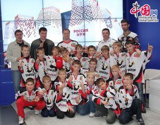Российский павильон принял победителей международных игр по хоккею в Шанхае – челябинскую команду «Трактор»