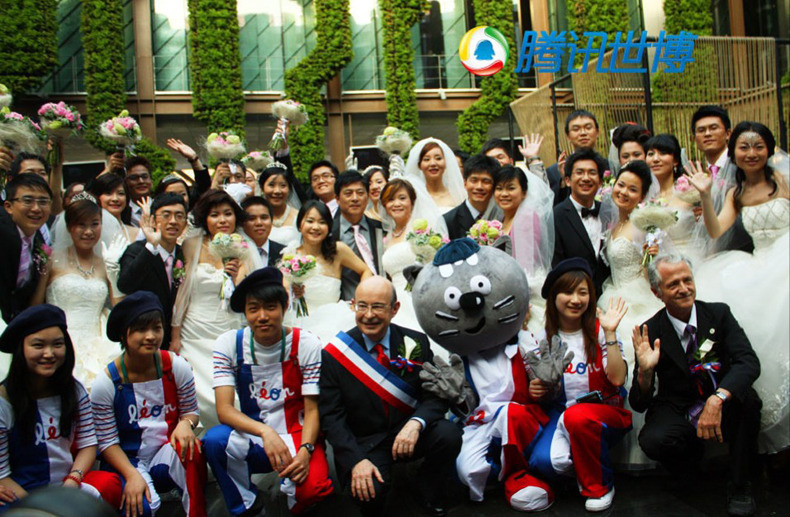 11 мая в Парке павильонов ЭКСПО-2010 состоялась романтическая свадьба, посвященная ЭКСПО-2010. Данное мероприятие было организовано Национальным павильоном Франции для 34 пар китайских новобрачных. 