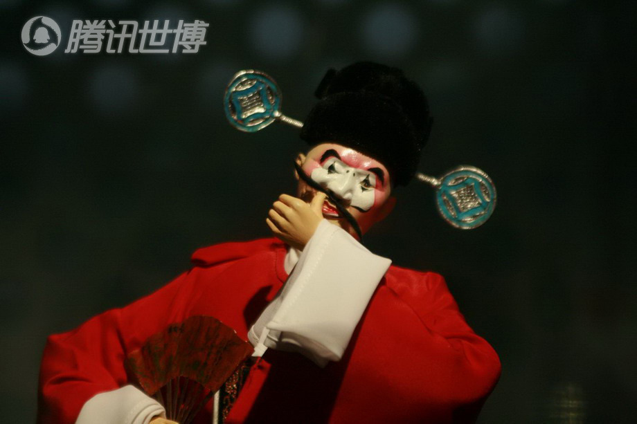 Персонажи Пекинской оперы в Парке павильонов ЭКСПО-2010 в Шанхае 